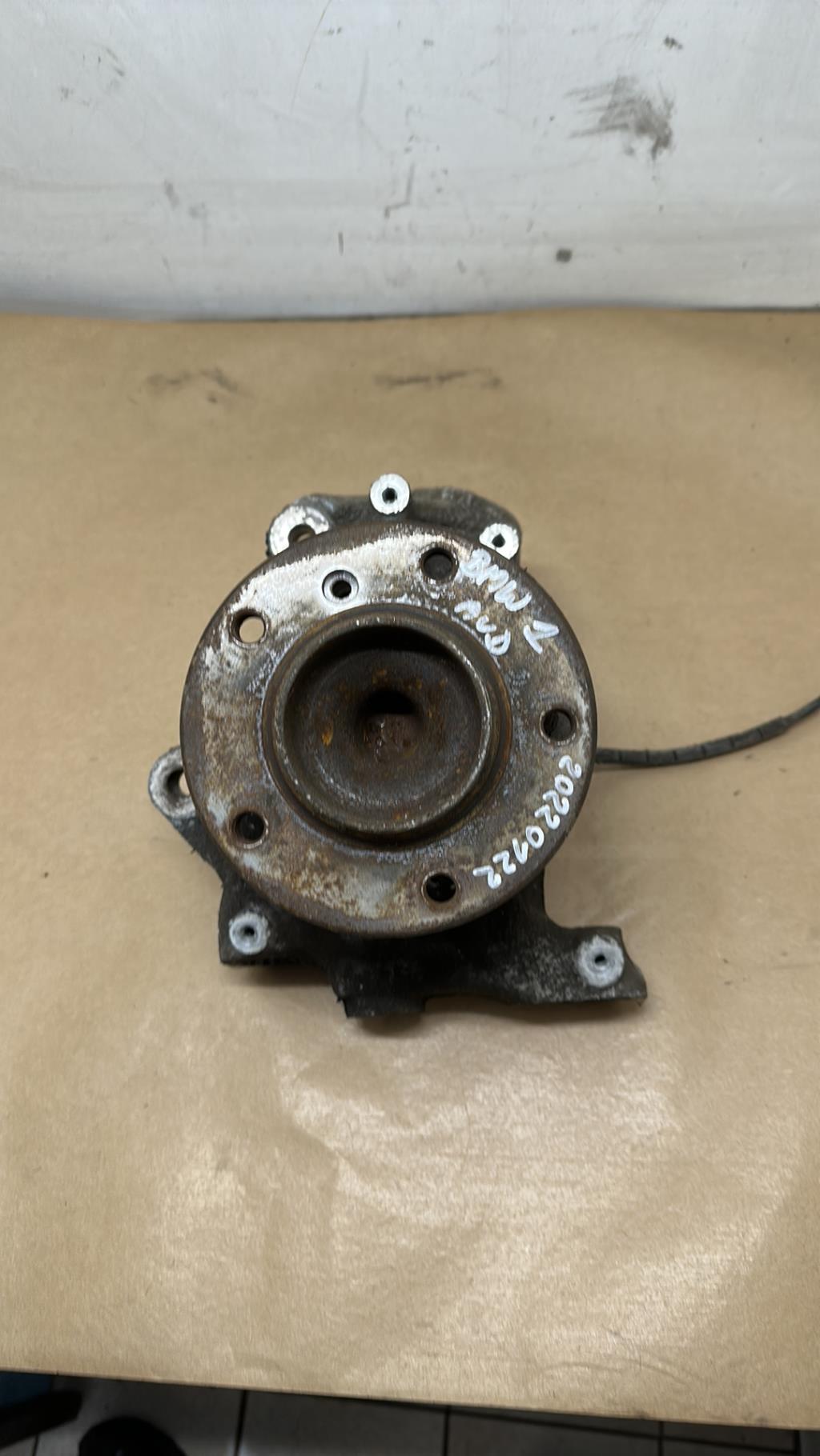 Moyeu avant droit BMW SERIE 1 E87 PHASE 2 Diesel - 1