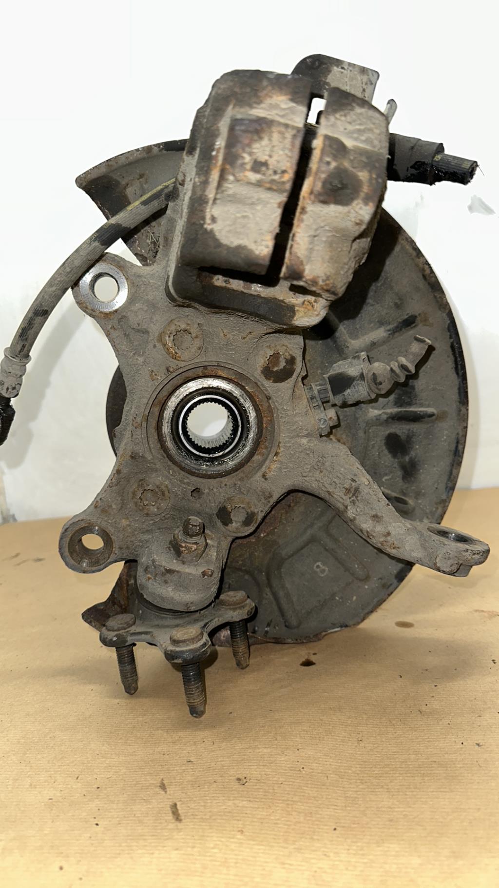 Moyeu avant droit AUDI A3 2 PHASE 1 Diesel - 1