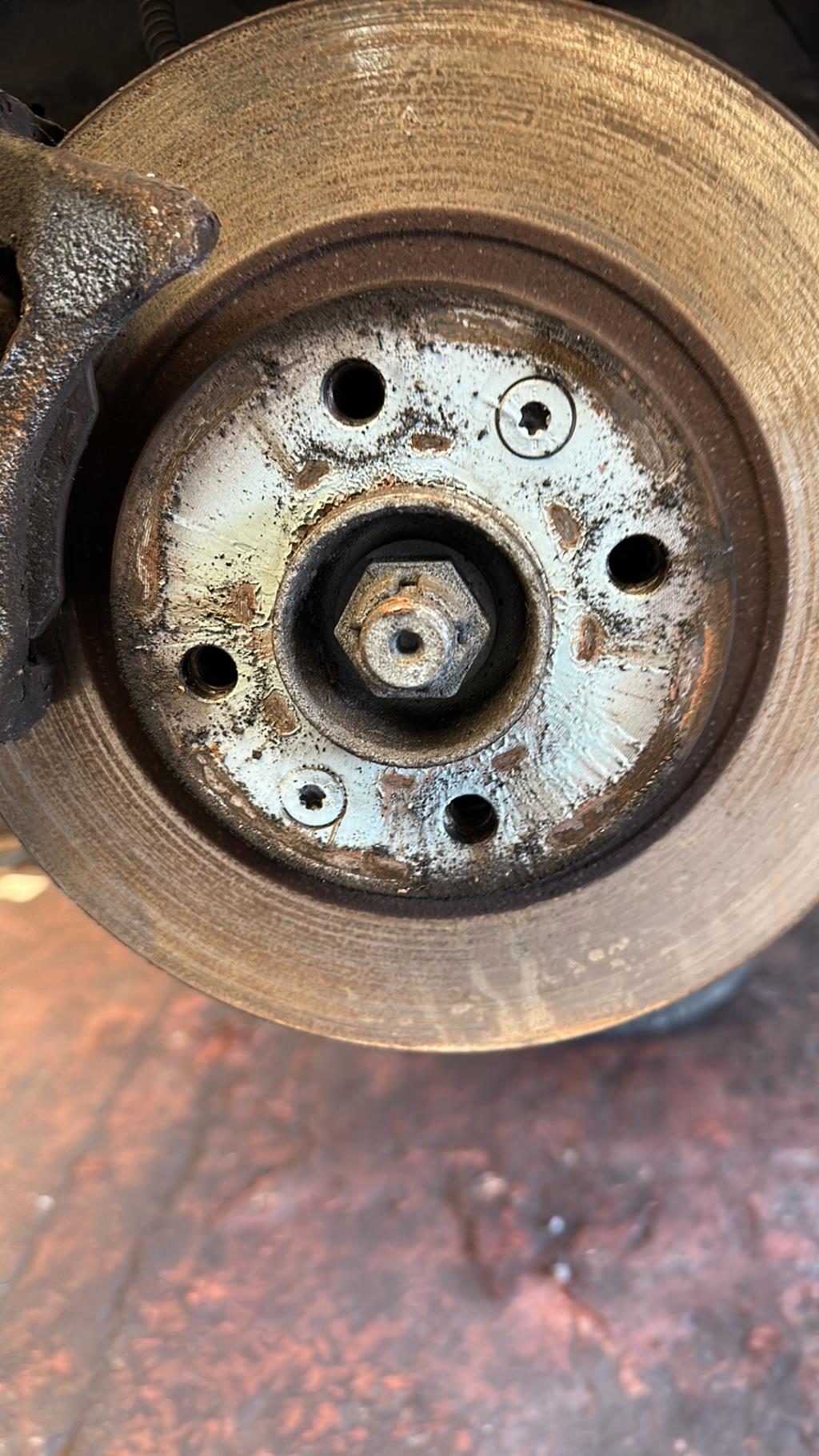 Moyeu avant gauche RENAULT CLIO 2 PHASE 2 Essence - 1