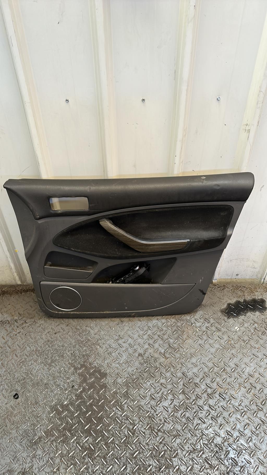 Panneau de porte avant droit FORD C-MAX 1 PHASE 2 Diesel - 1