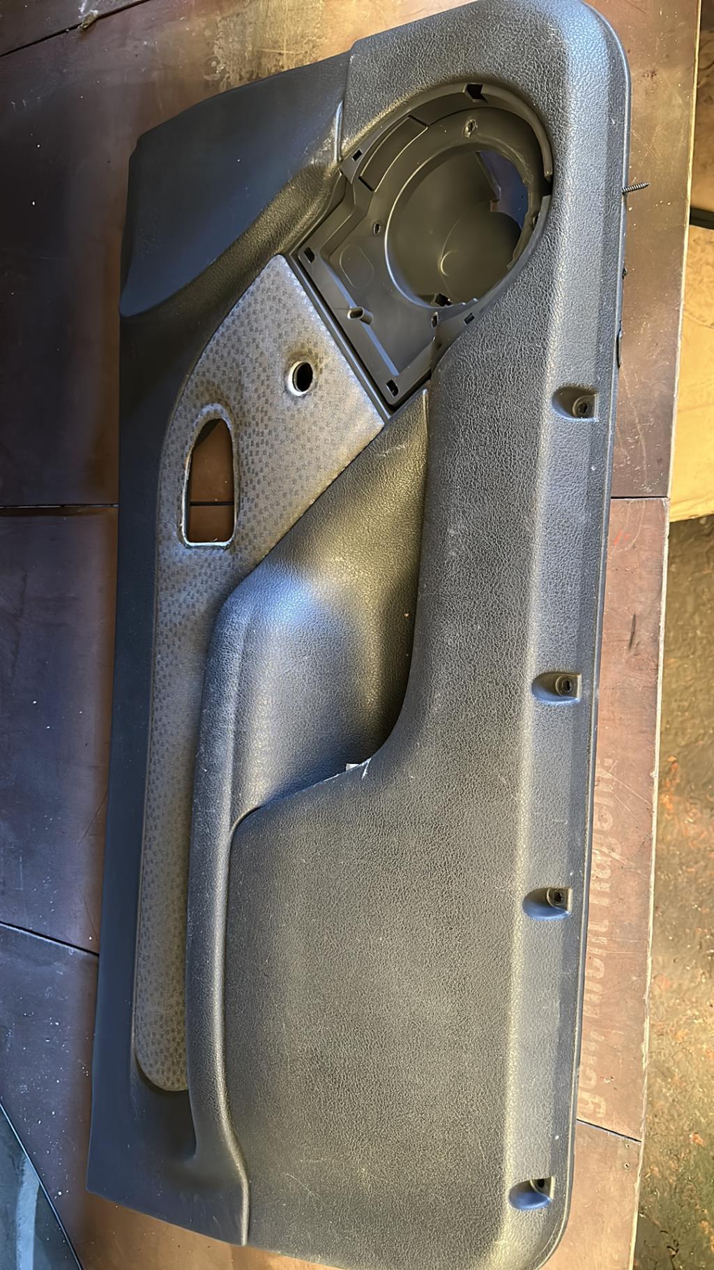 Panneau de porte avant gauche RENAULT CLIO 2 PHASE 2 Essence - 1