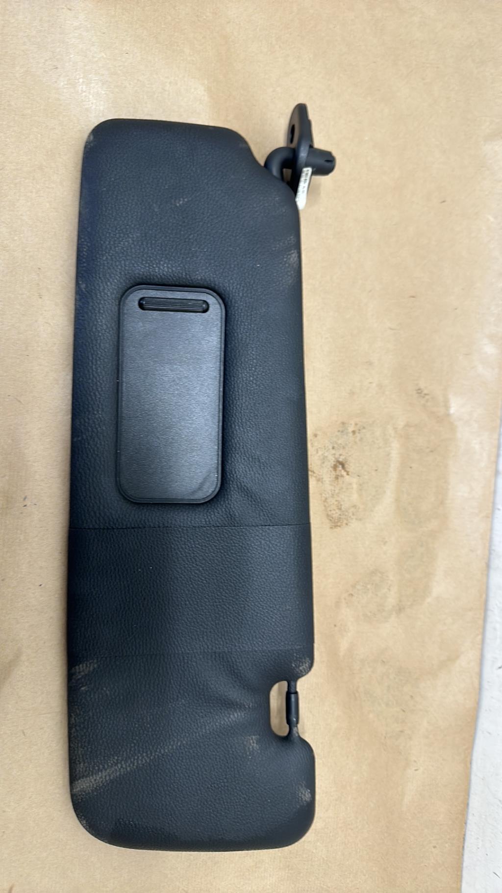 Pare soleil droit BMW SERIE 1 E88  - 1