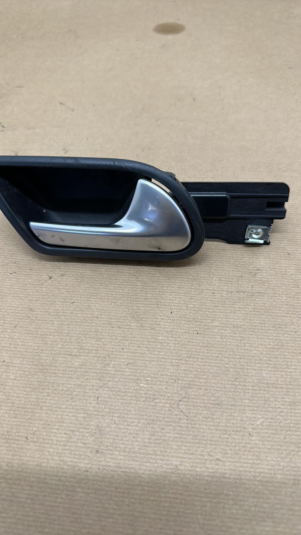 Poignee interieur avant droit VOLKSWAGEN GOLF 5  - 1