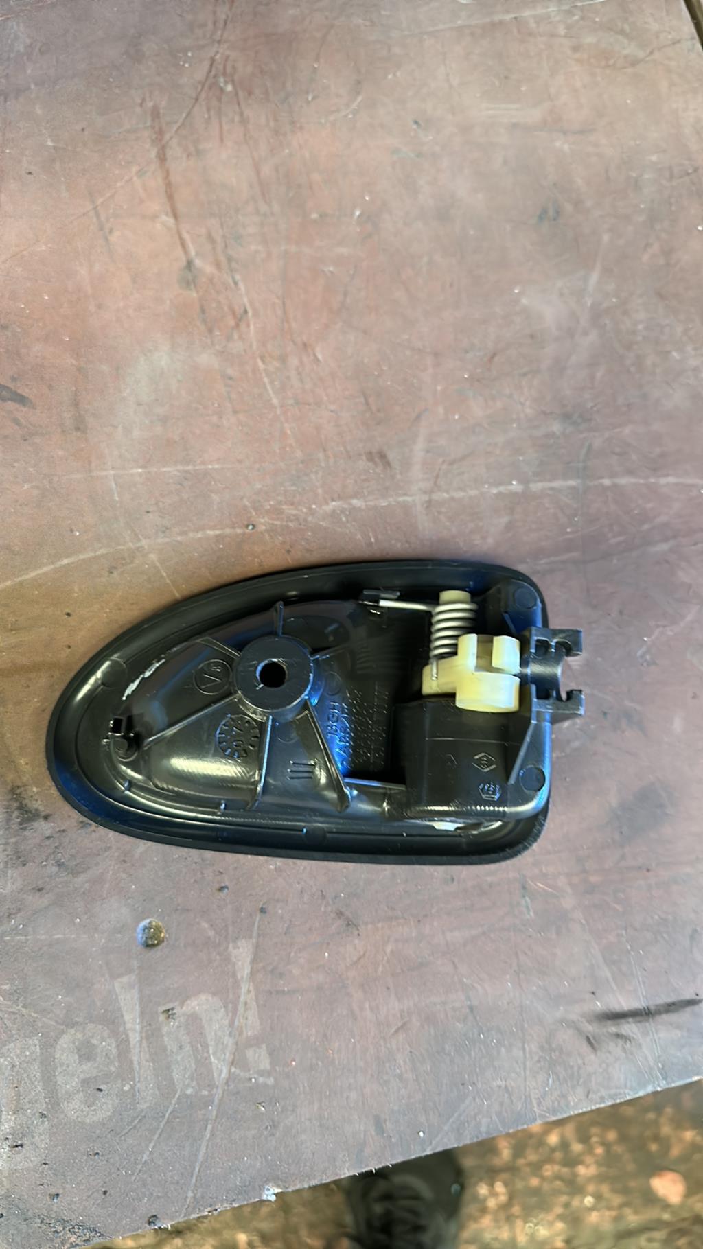 Poignee interieur avant gauche RENAULT CLIO 2 PHASE 2 Essence - 1