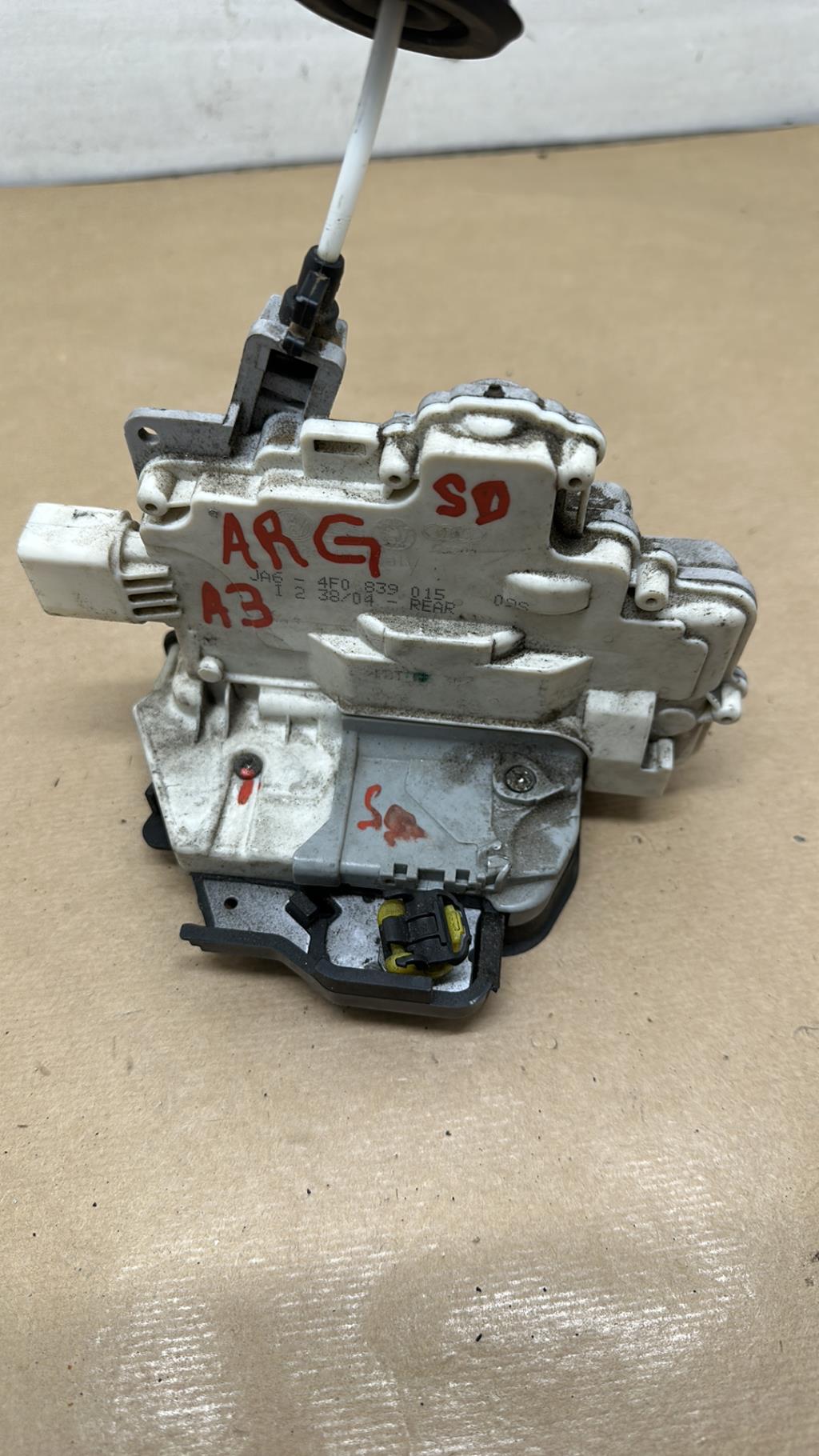 Serrure arriere gauche AUDI A3 1  - 1