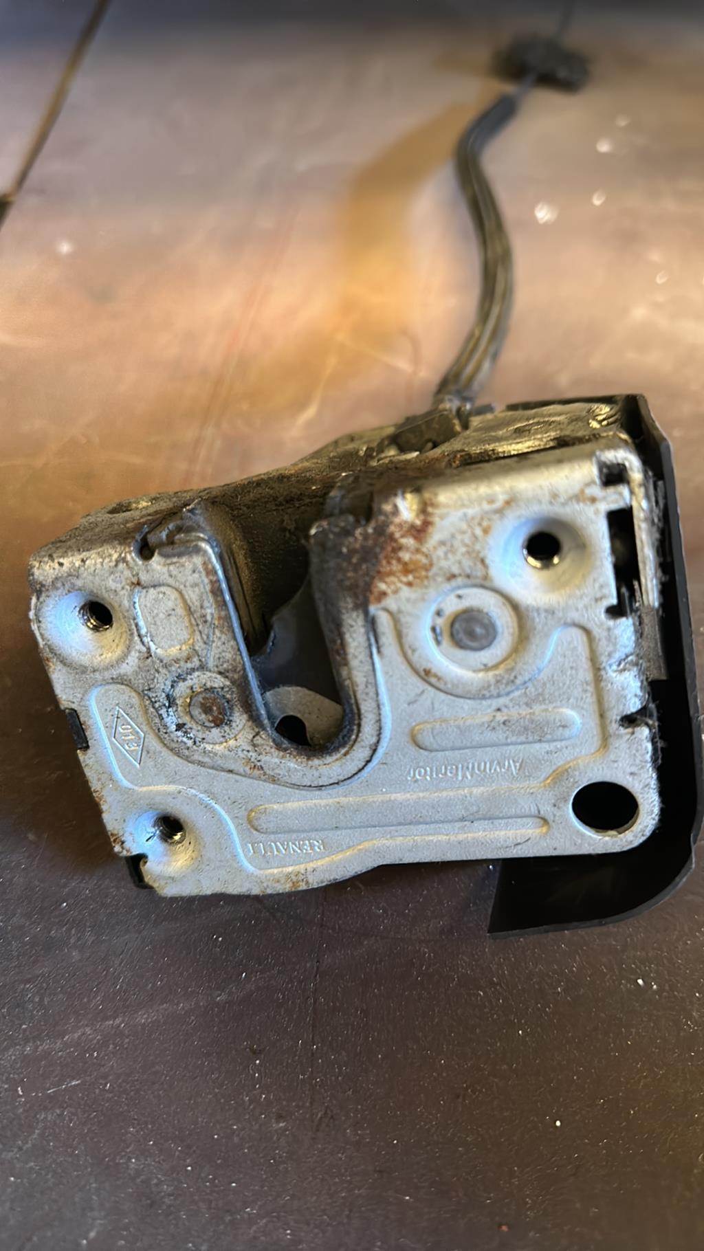 Serrure avant droit RENAULT CLIO 2 PHASE 2 Essence - 1