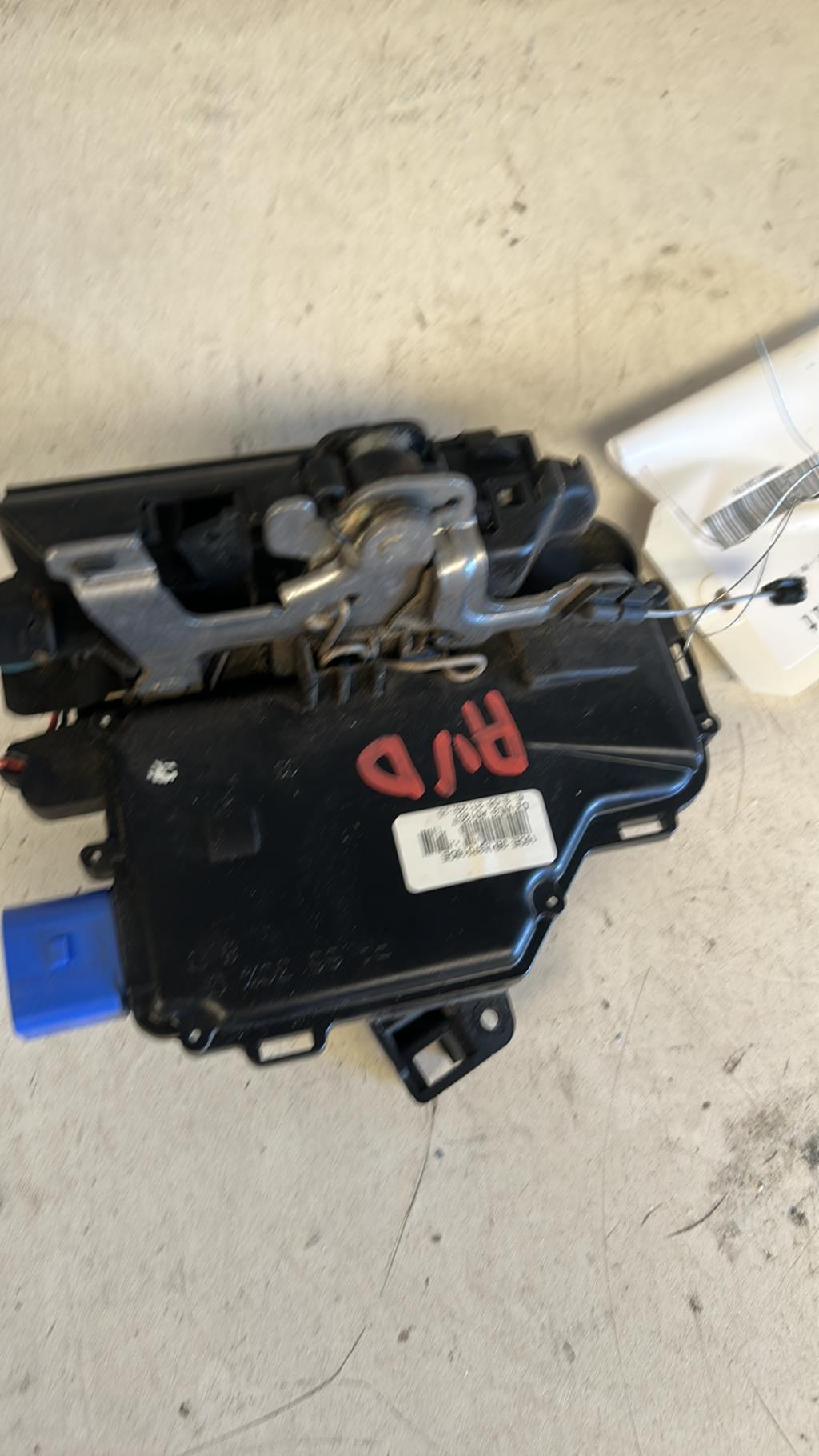 Serrure avant droit SKODA FABIA 2 PHASE 1 Diesel - 1