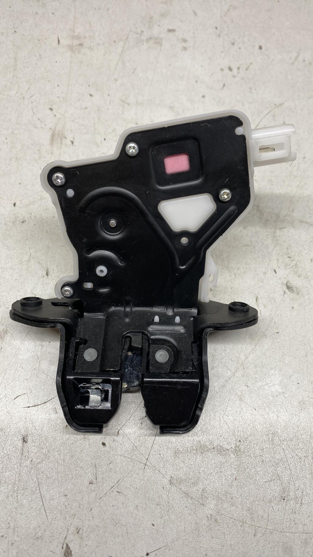 Serrure de coffre NISSAN PULSAR Essence - 1