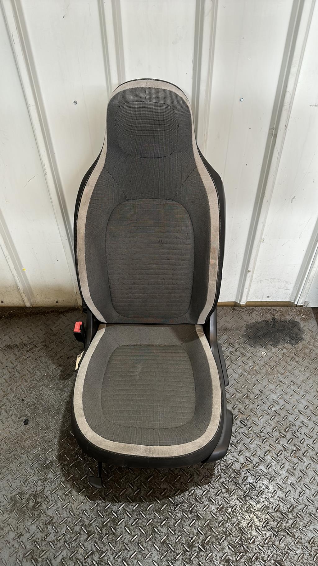 Siege avant gauche RENAULT TWINGO 3 PHASE 1 Essence - 1