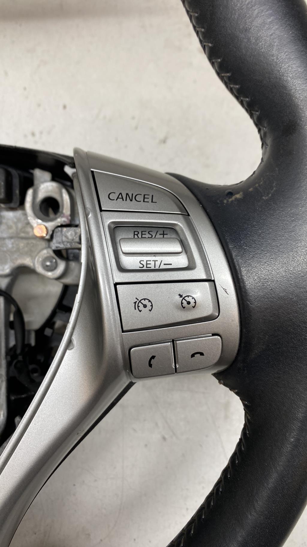 Volant NISSAN PULSAR Essence - 1
