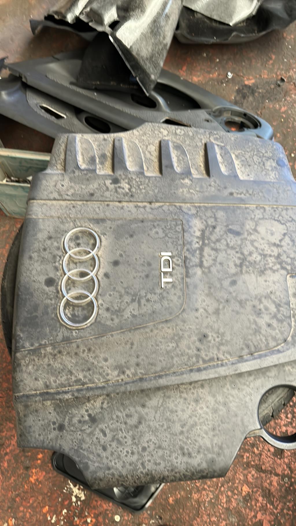 Cache moteur  AUDI A4 3 PHASE 1 Diesel - 1