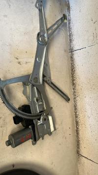 Mecanisme de leve vitre electrique avant droit
