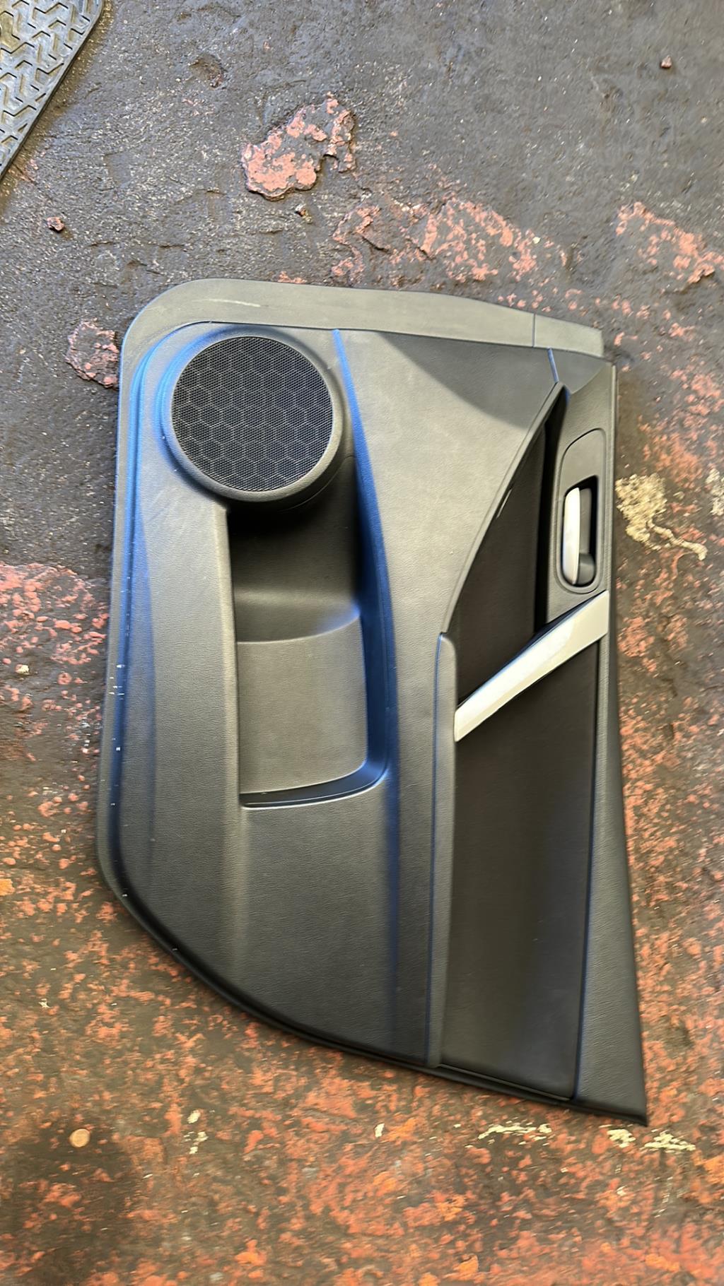 Panneau de porte avant droit MAZDA 3 2  - 1