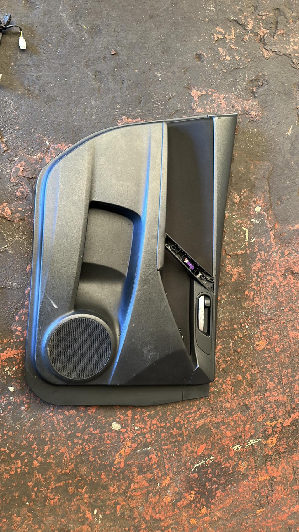 Panneau de porte avant gauche MAZDA 3 2  - 1