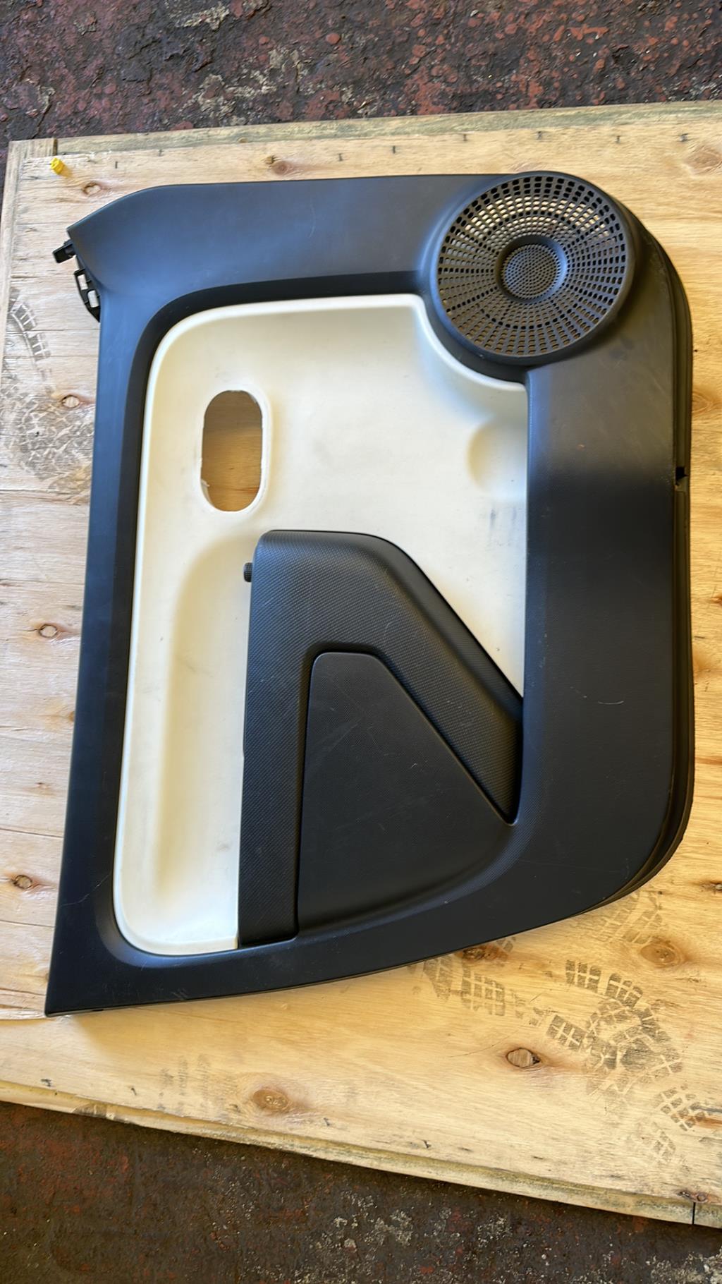 Panneau de porte avant gauche RENAULT TWINGO 3  - 1