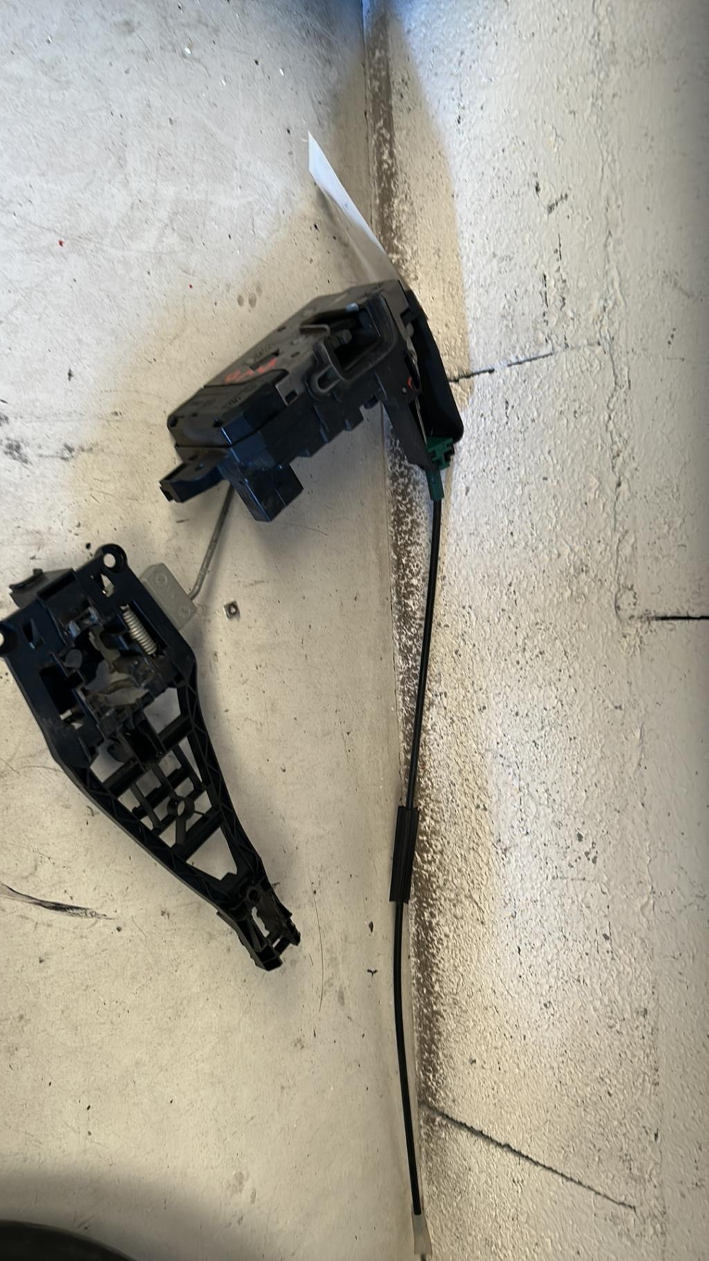 Serrure avant droit OPEL ASTRA H PHASE 1 BREAK Diesel - 1