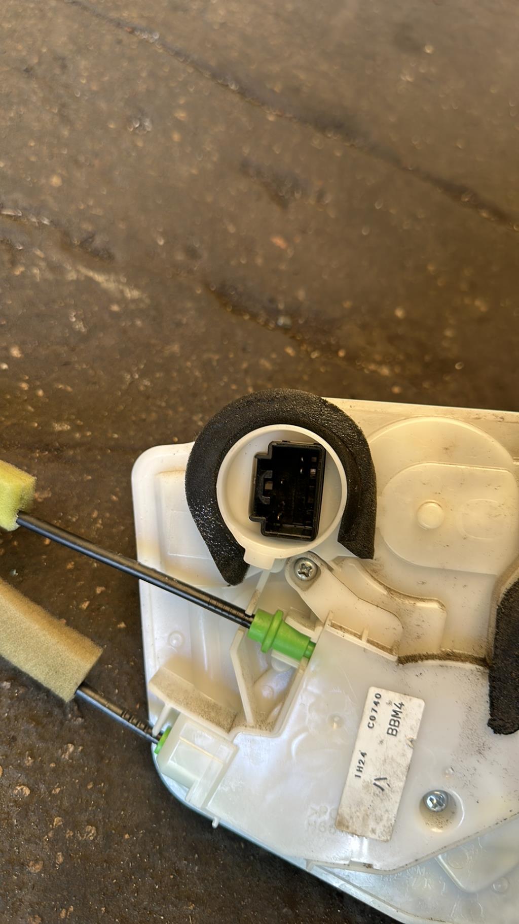 Serrure avant droit MAZDA 3 2  - 1