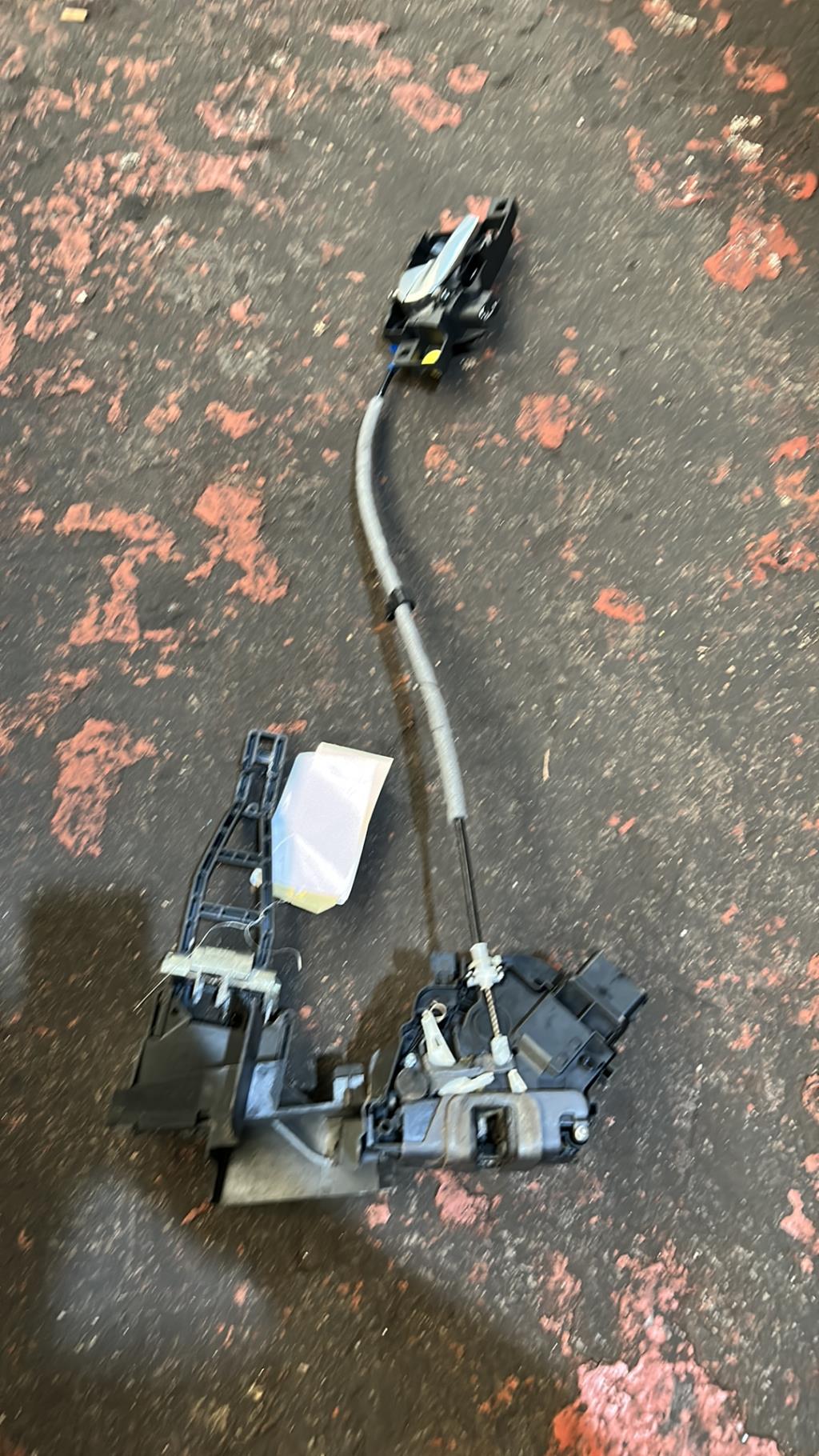 Serrure avant gauche FORD MONDEO 3 PHASE 1 Diesel - 1