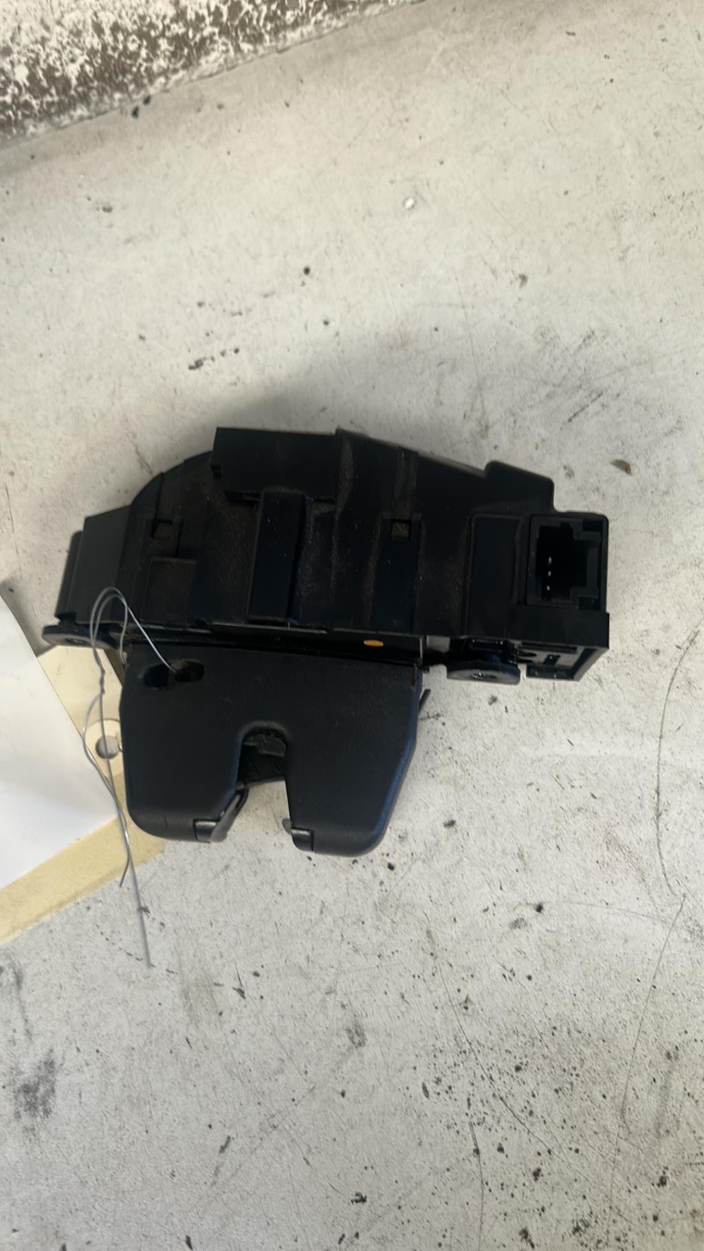 Serrure de coffre CITROEN C4 PICASSO 1 Diesel - 1
