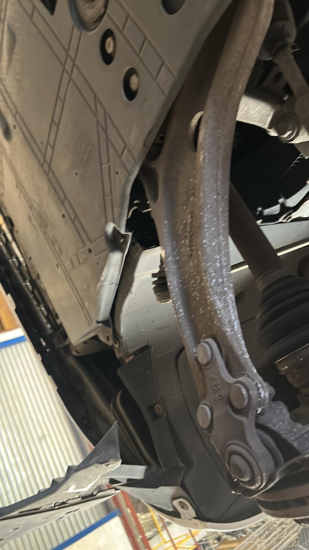 Triangle avant droit PEUGEOT 308 2 PHASE 1 Diesel - 1
