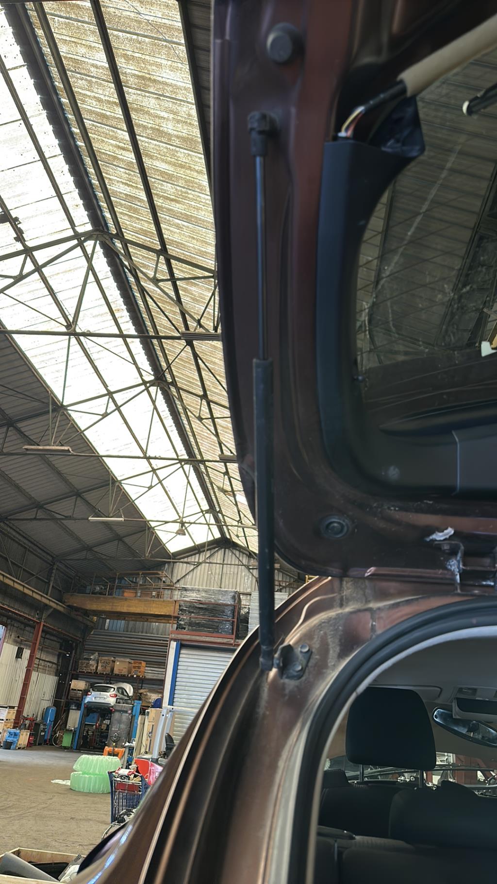 Verin de coffre MAZDA 3 2  - 1
