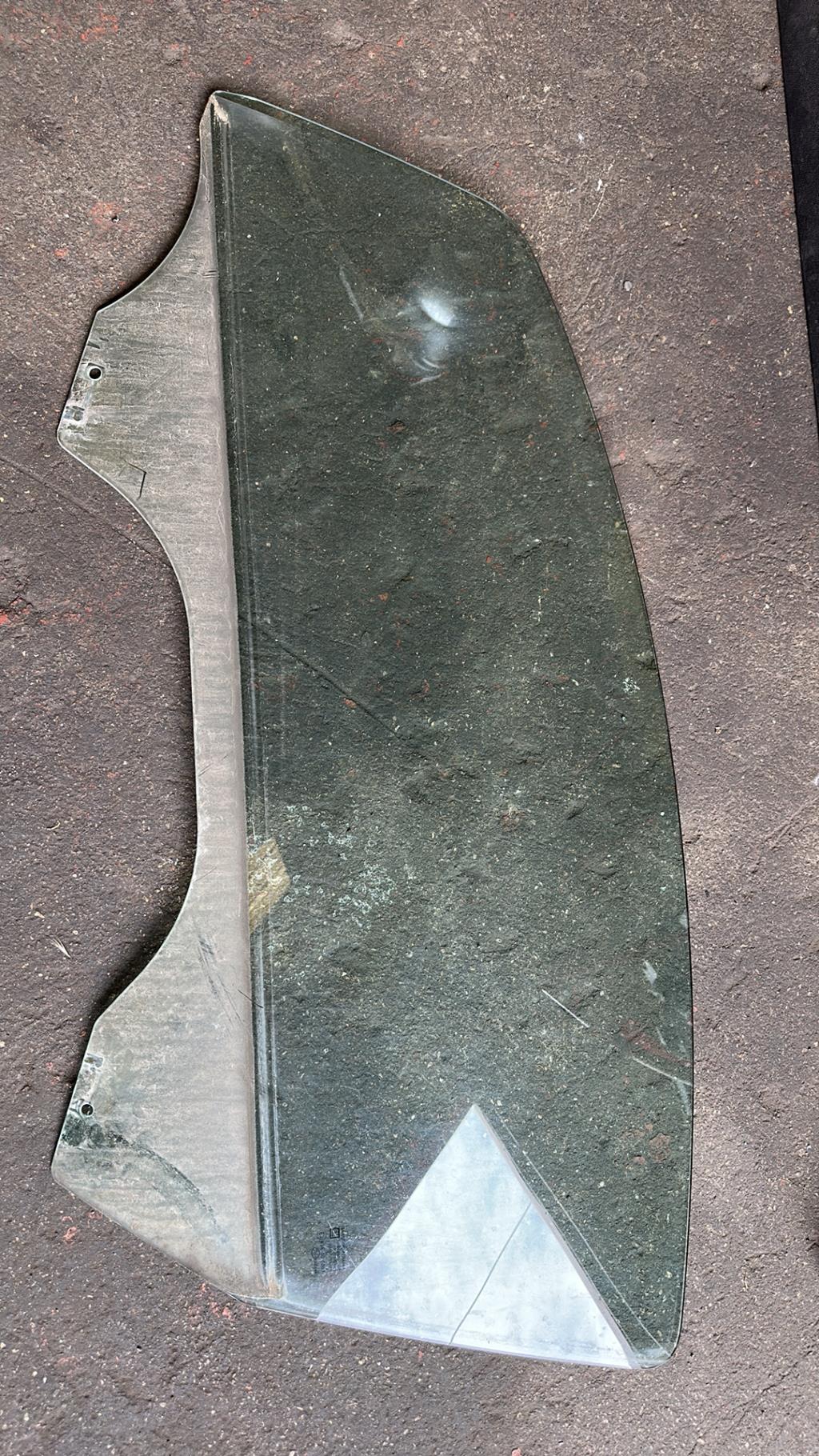 Vitre avant gauche OPEL CORSA D PHASE 1 Diesel - 1
