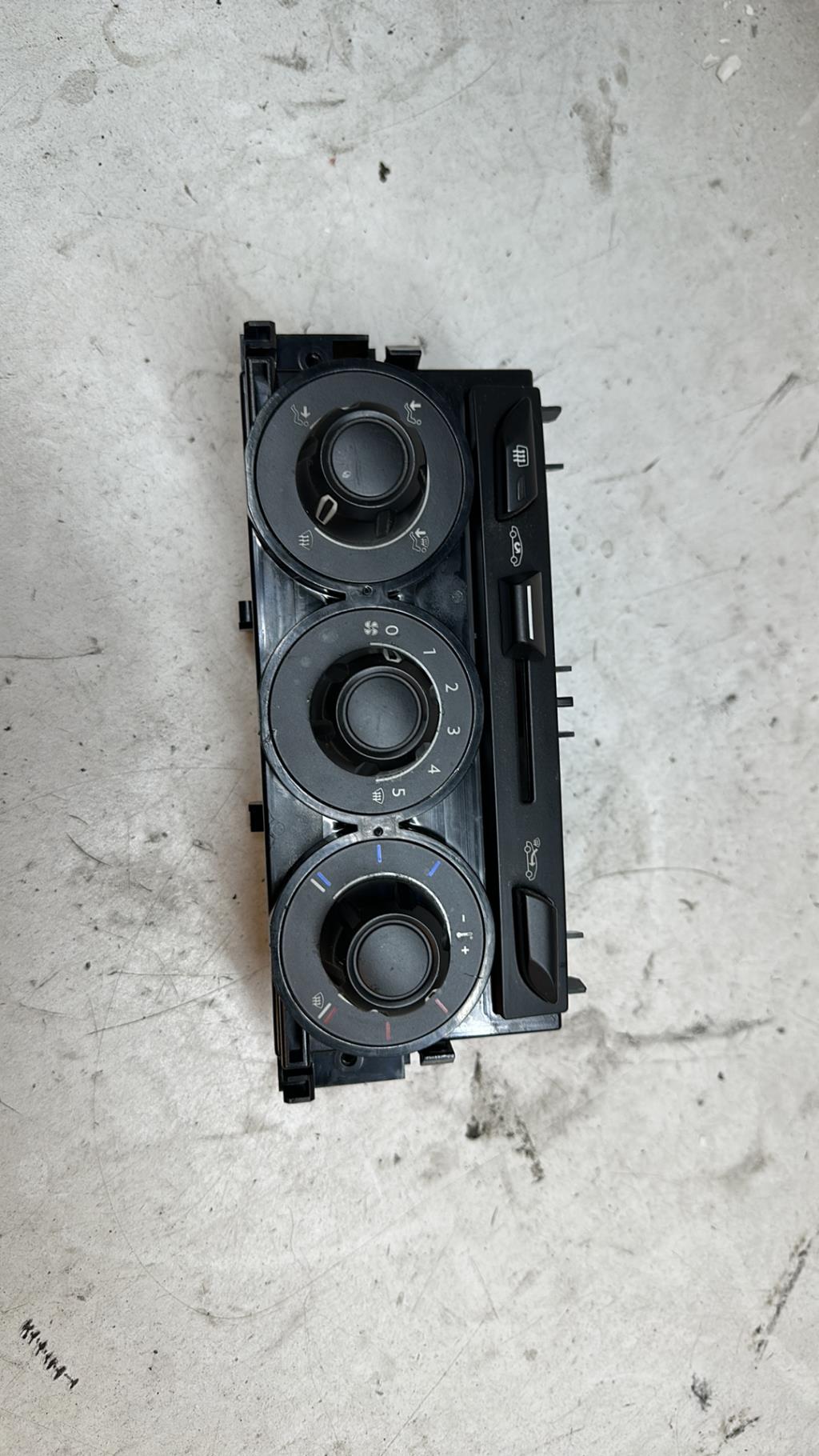 Commande chauffage CITROEN C3 2 PHASE 1 Essence - 1