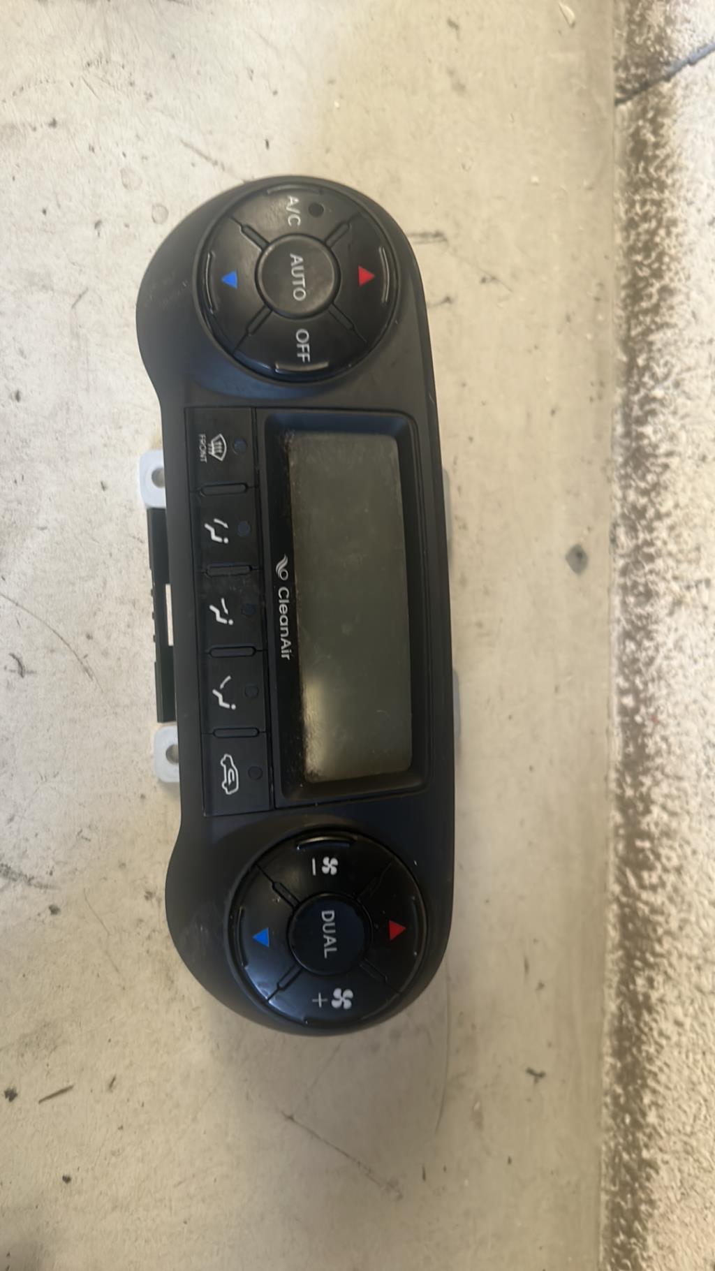 Commande chauffage HYUNDAI IX 35 PHASE 1 Diesel - 1