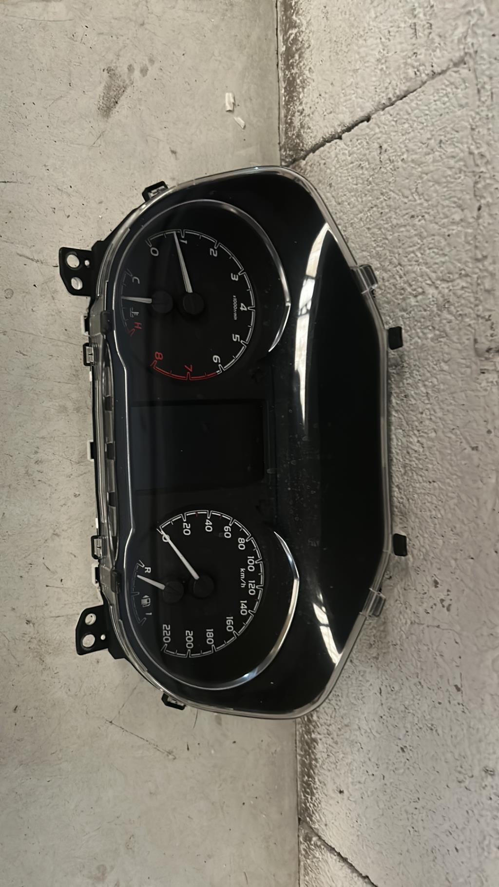 Compteur TOYOTA YARIS 3 PHASE 3 Essence - 1