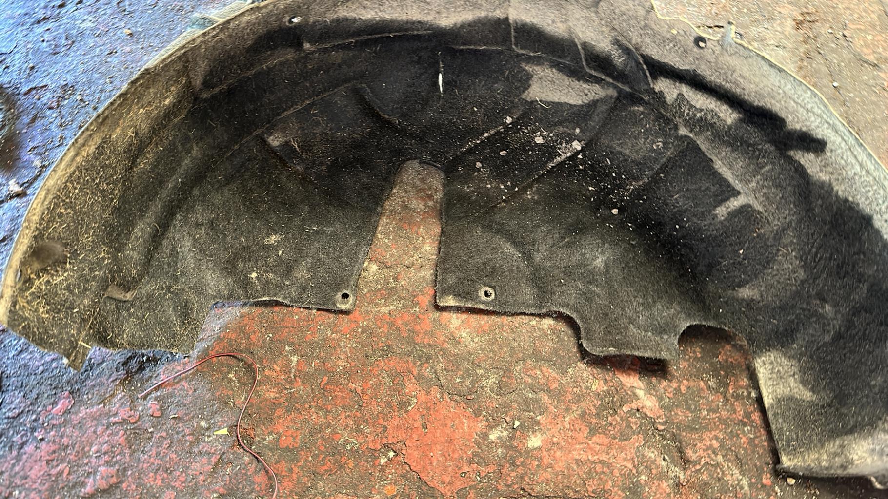 Pare boue arriere gauche CITROEN C3 2 PHASE 2 Essence - 1