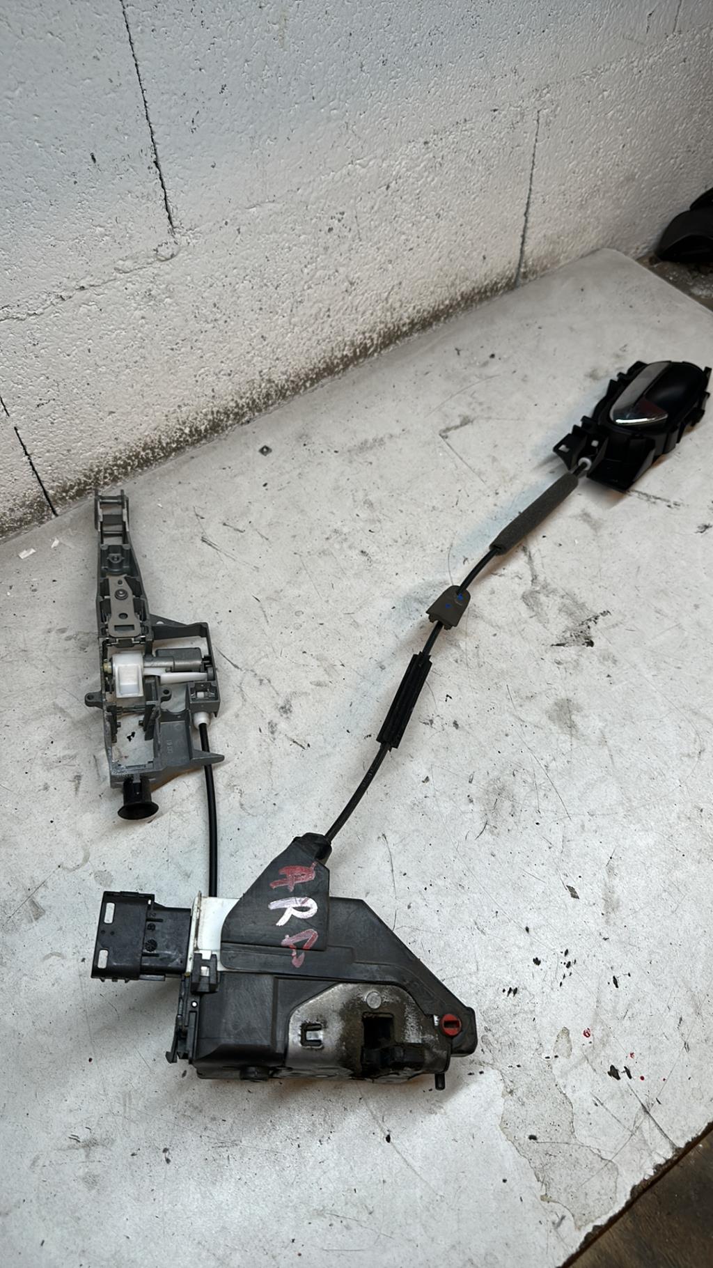 Serrure arriere droit CITROEN C3 2 PHASE 1 Essence - 1