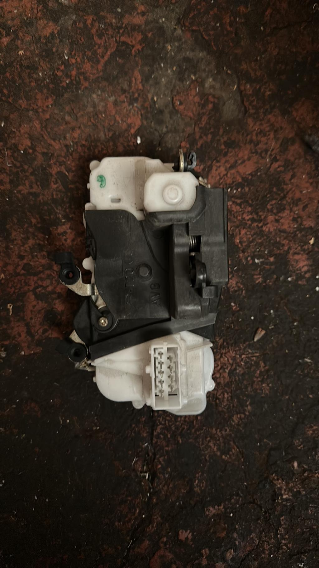 Serrure avant droit PEUGEOT 406 COUPE Essence - 1