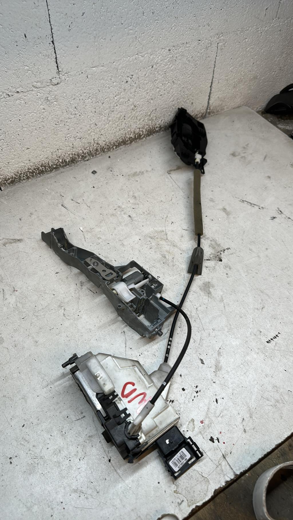 Serrure avant droit CITROEN C3 2 PHASE 1 Essence - 1