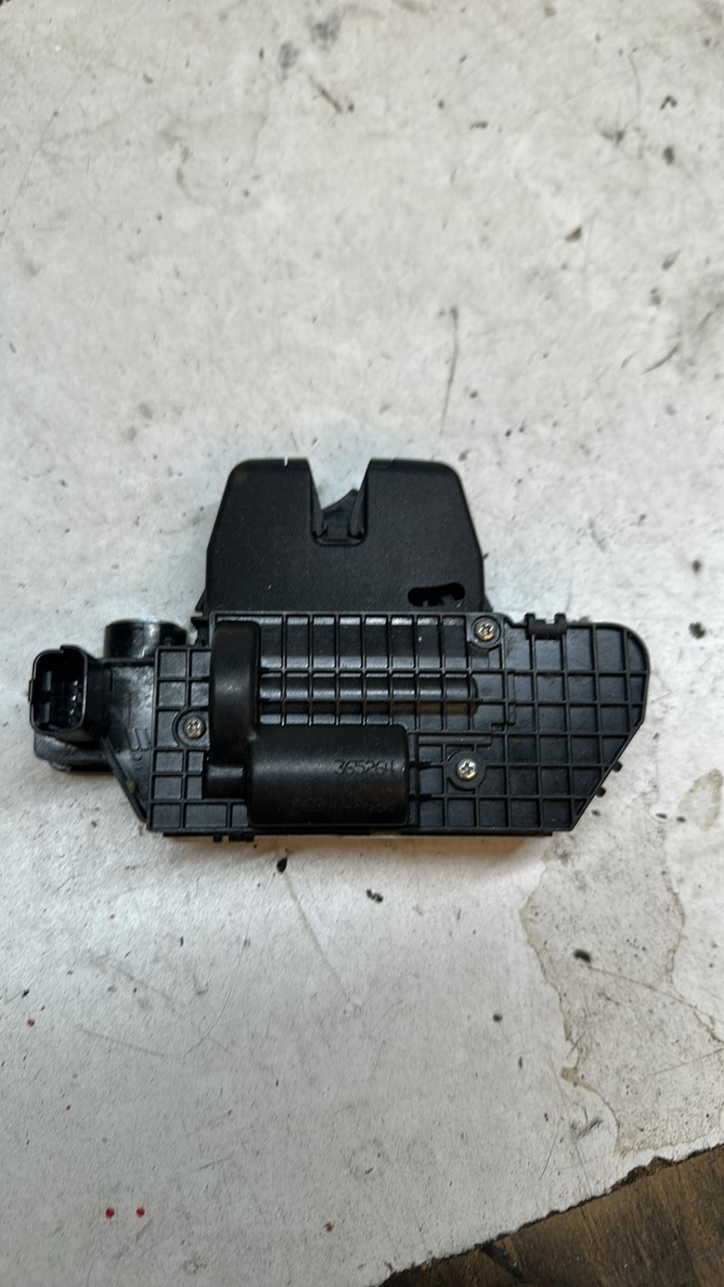 Serrure de coffre CITROEN C3 2 PHASE 1 Essence - 1