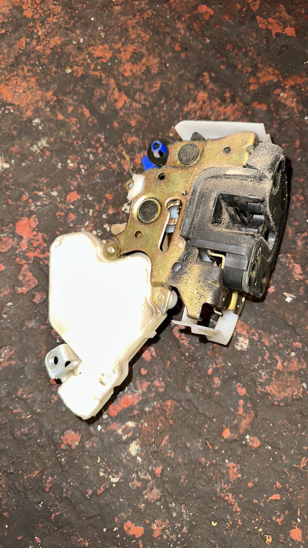 Serrure de coffre SUZUKI GRAND VITARA 2 PHASE 1 Diesel - 1