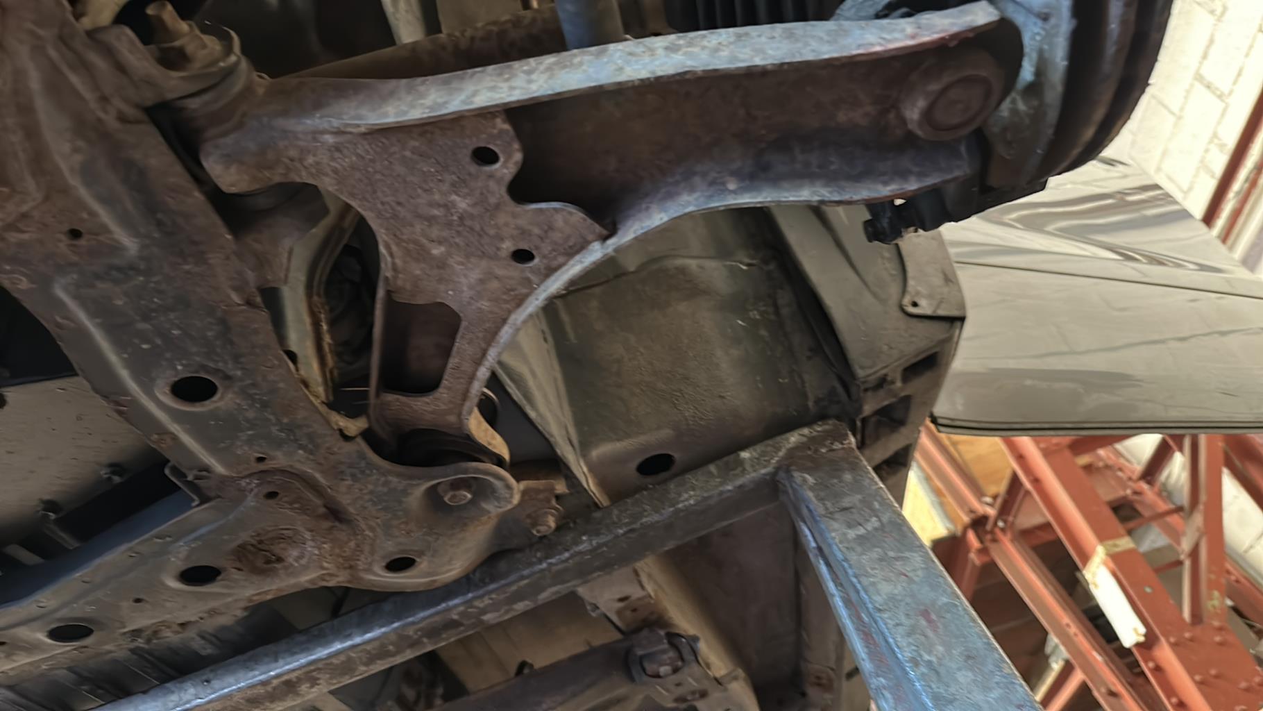 Triangle avant gauche SUZUKI GRAND VITARA 2 PHASE 1 Diesel - 1