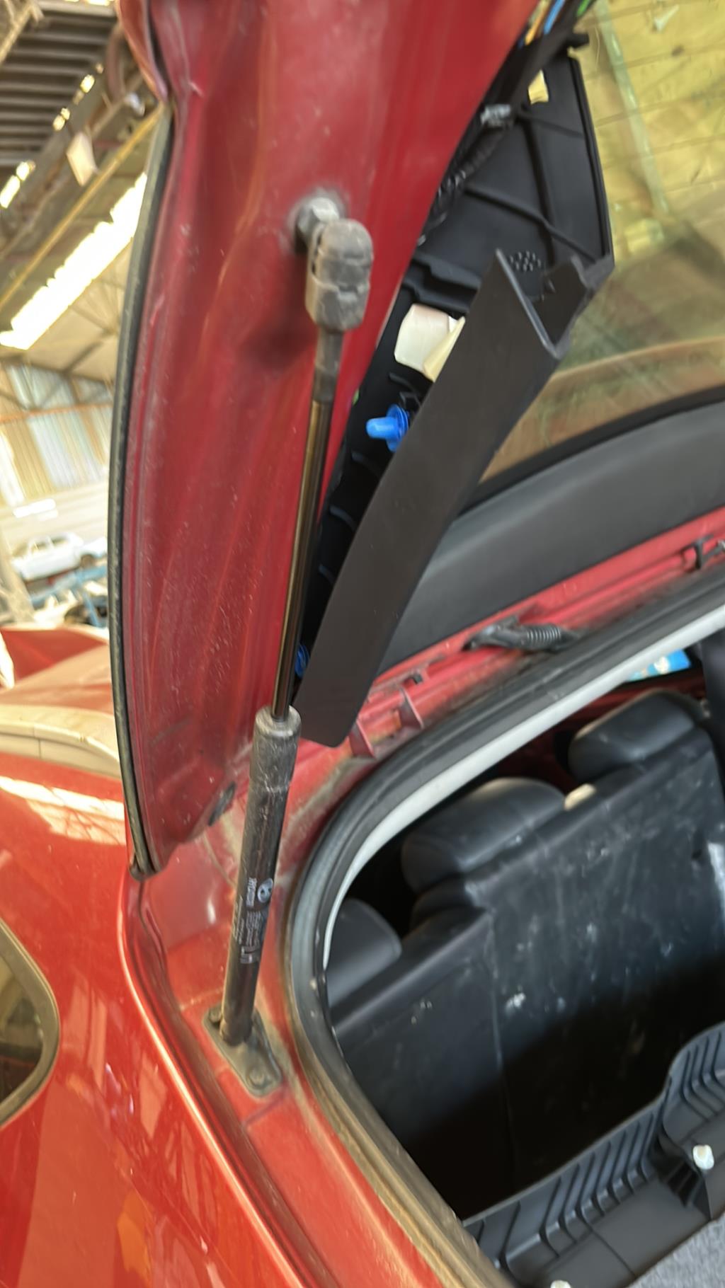 Verin de coffre HYUNDAI IX 35 PHASE 1 Diesel - 1