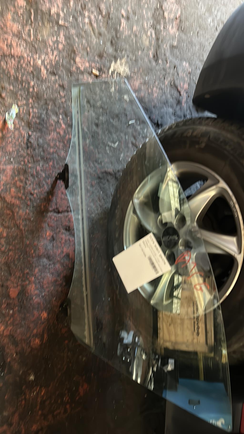 Vitre avant gauche HYUNDAI IX 35 PHASE 1 Diesel - 1