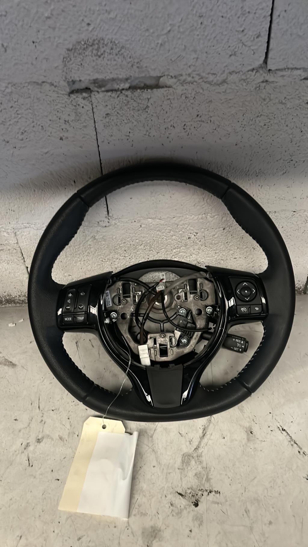 Volant TOYOTA YARIS 3 PHASE 3 Essence - 1