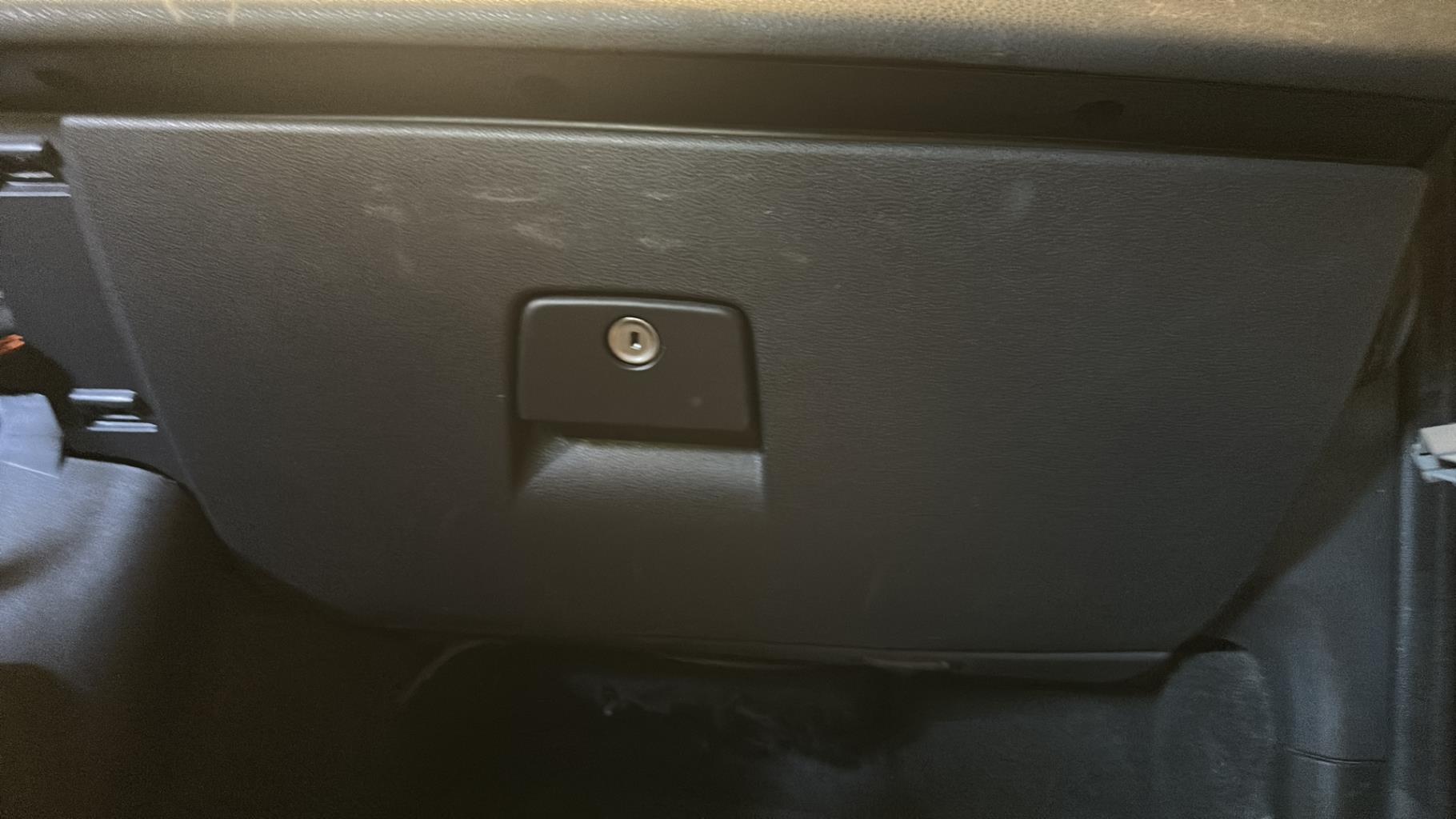 Boite a gants VOLVO V 50 PHASE 2 BREAK Diesel - 1