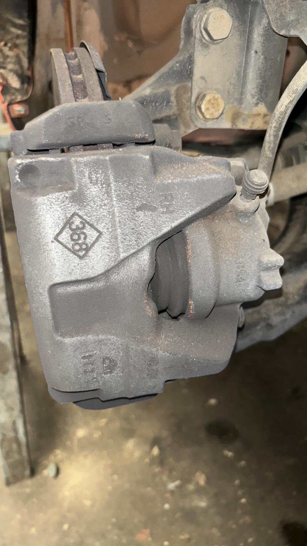 Etrier avant droit (freinage) RENAULT CLIO 5 PHASE 1 Diesel - 1