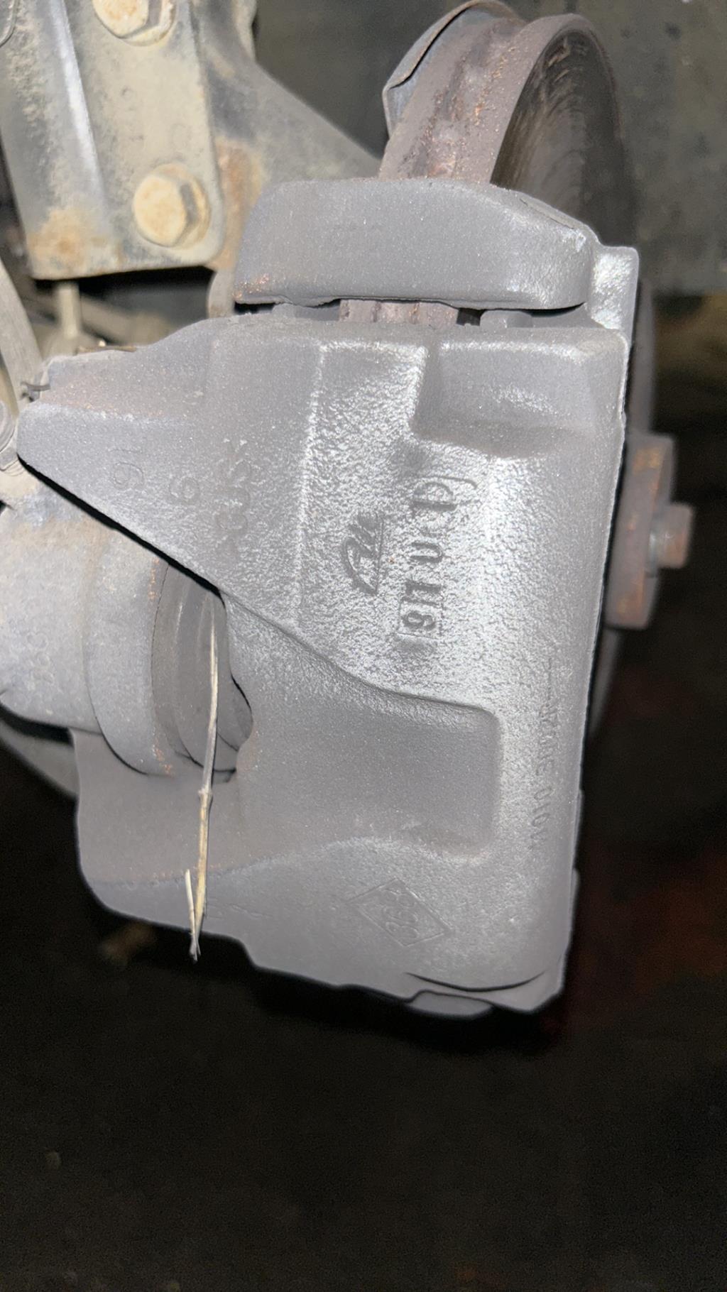 Etrier avant gauche (freinage) RENAULT CLIO 5 PHASE 1 Diesel - 1