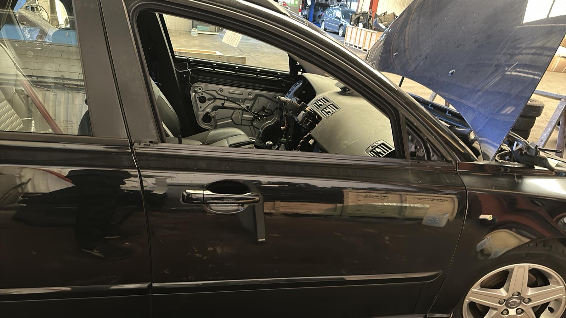 Porte avant droit VOLVO V 50 PHASE 2 BREAK Diesel - 1