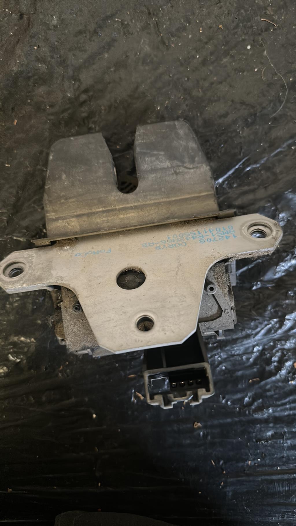 Serrure de coffre FORD FOCUS 2 PHASE 2 BREAK Diesel - 1