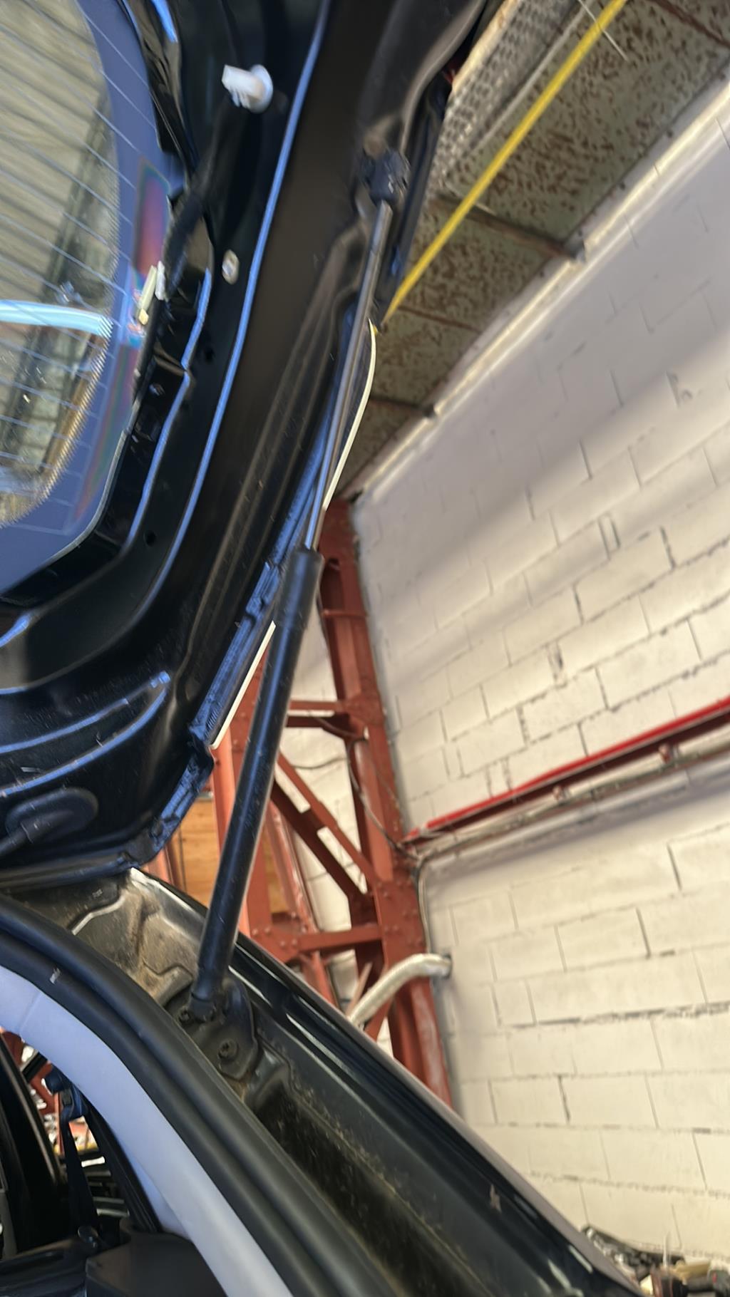 Verin de coffre RENAULT MEGANE 3 PHASE 2 BREAK Diesel - 1