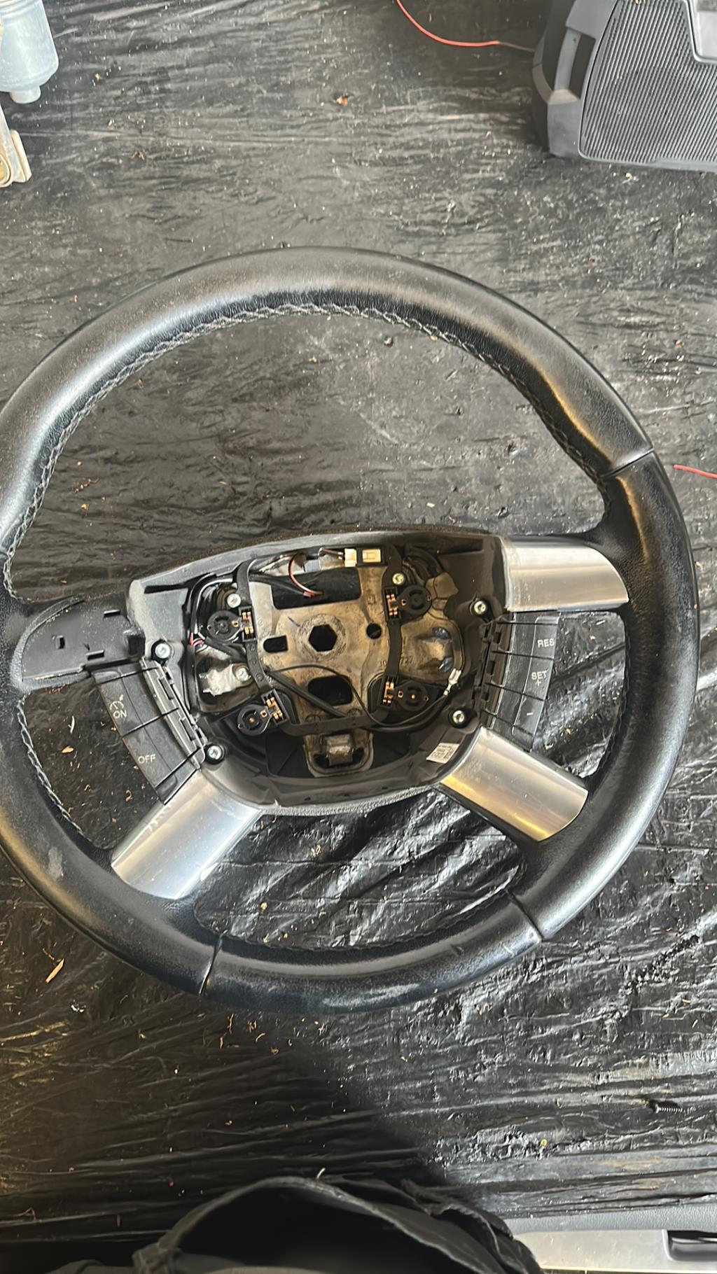 Volant FORD FOCUS 2 PHASE 2 BREAK Diesel - 1