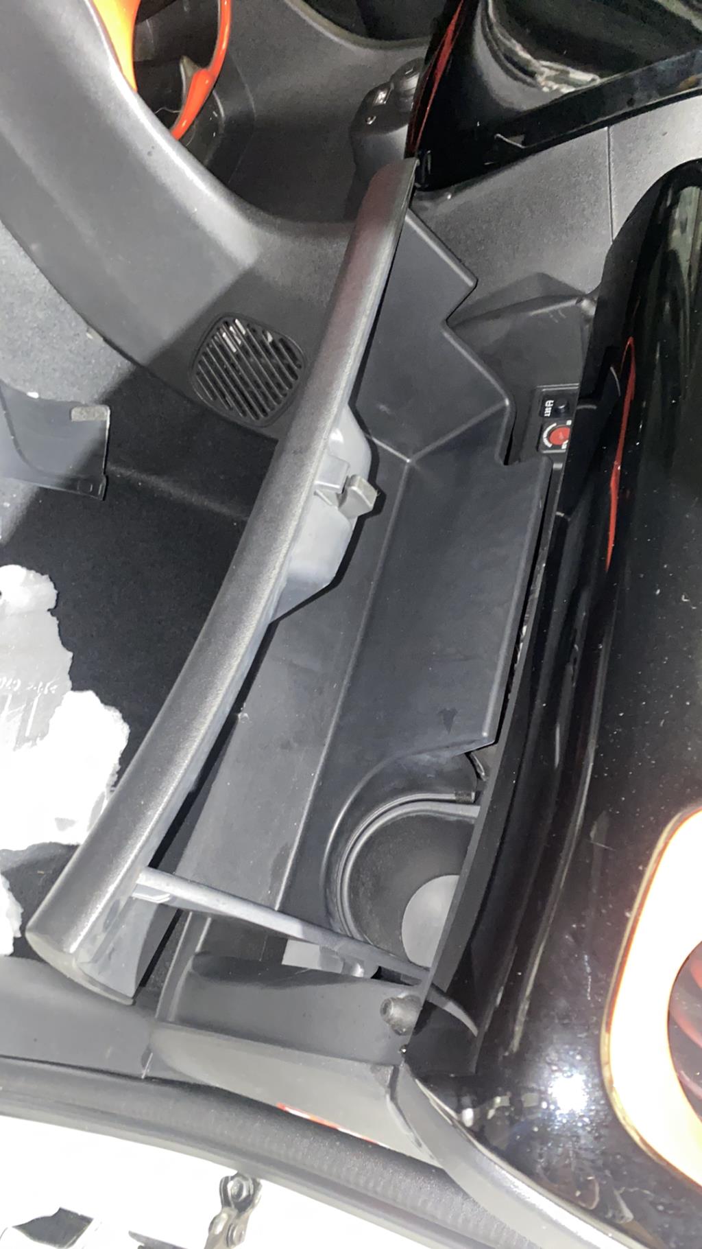 Boite a gants TOYOTA AYGO 2 PHASE 2 Essence - 1
