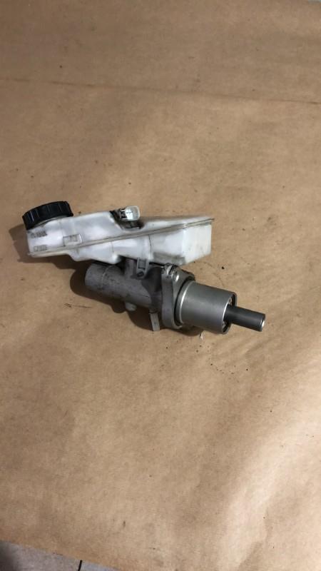 Maitre cylindre (freinage) FORD KUGA 1  - 1
