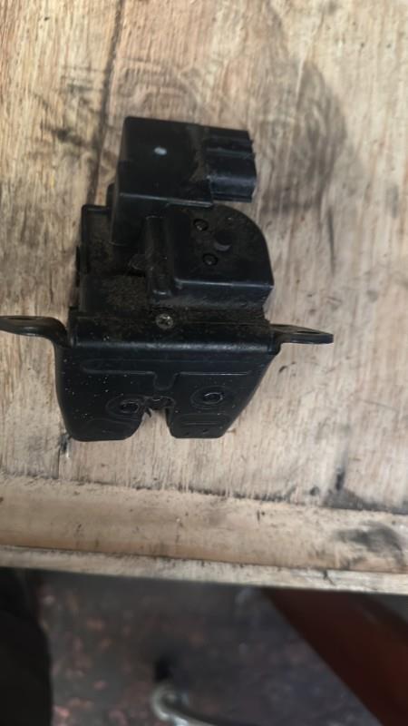 Serrure de coffre HYUNDAI IX 35 PHASE 1 Diesel - 1