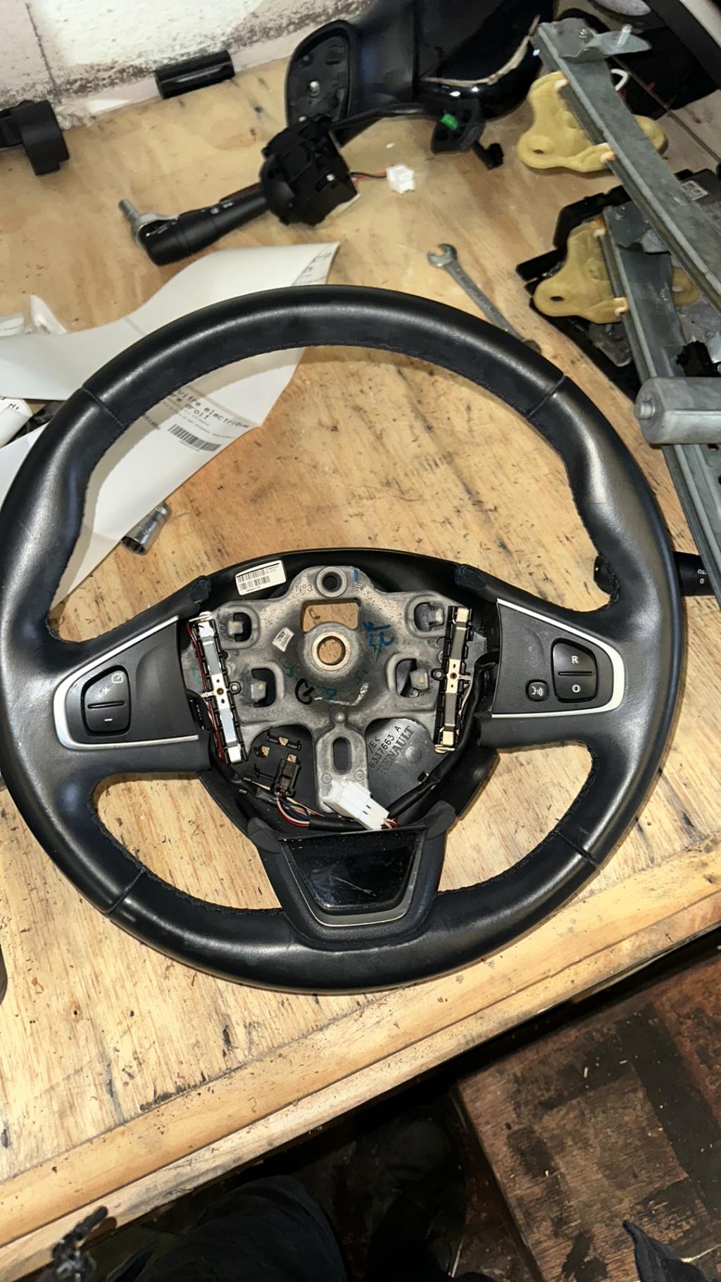 Volant RENAULT CLIO 4 PHASE 1 Essence - 1